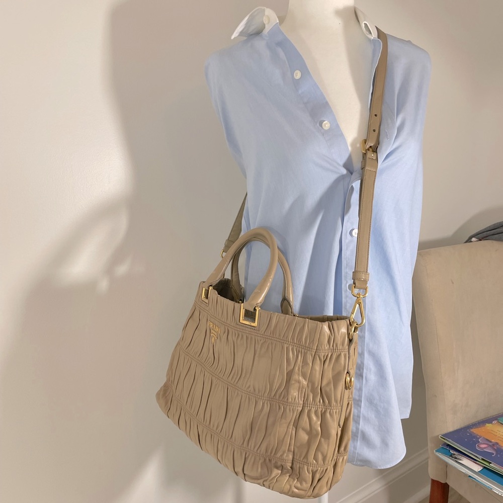 Prada
Prada Champagne Gaufre Leather Shopping Tote - Picture 11 of 12